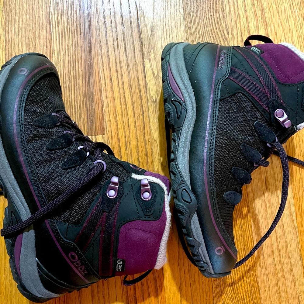 Oboz hiking boots. Size 7 womens. Worn once.